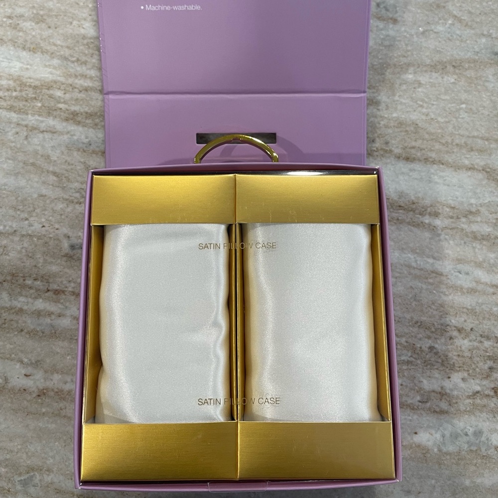 KENSIE  2-Pack Pillow Case Set - NEW